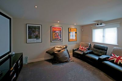 Roller Blind Systems, SG 4960, Room shot "Rawsons Retreat", Broadstairs, United Kingdom